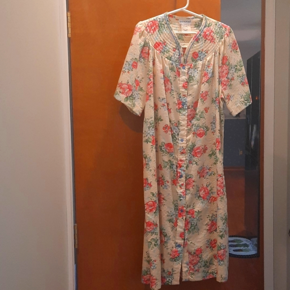 House robe - Picture 6 of 6